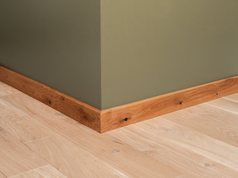 Solid Skirting Board Oak Rustic 18x70x2000mm with radius, naturally oiled, black filled