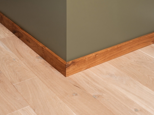 Solid Skirting Board Oak Rustic 18x70x2000mm with radius, naturally oiled, brown filled